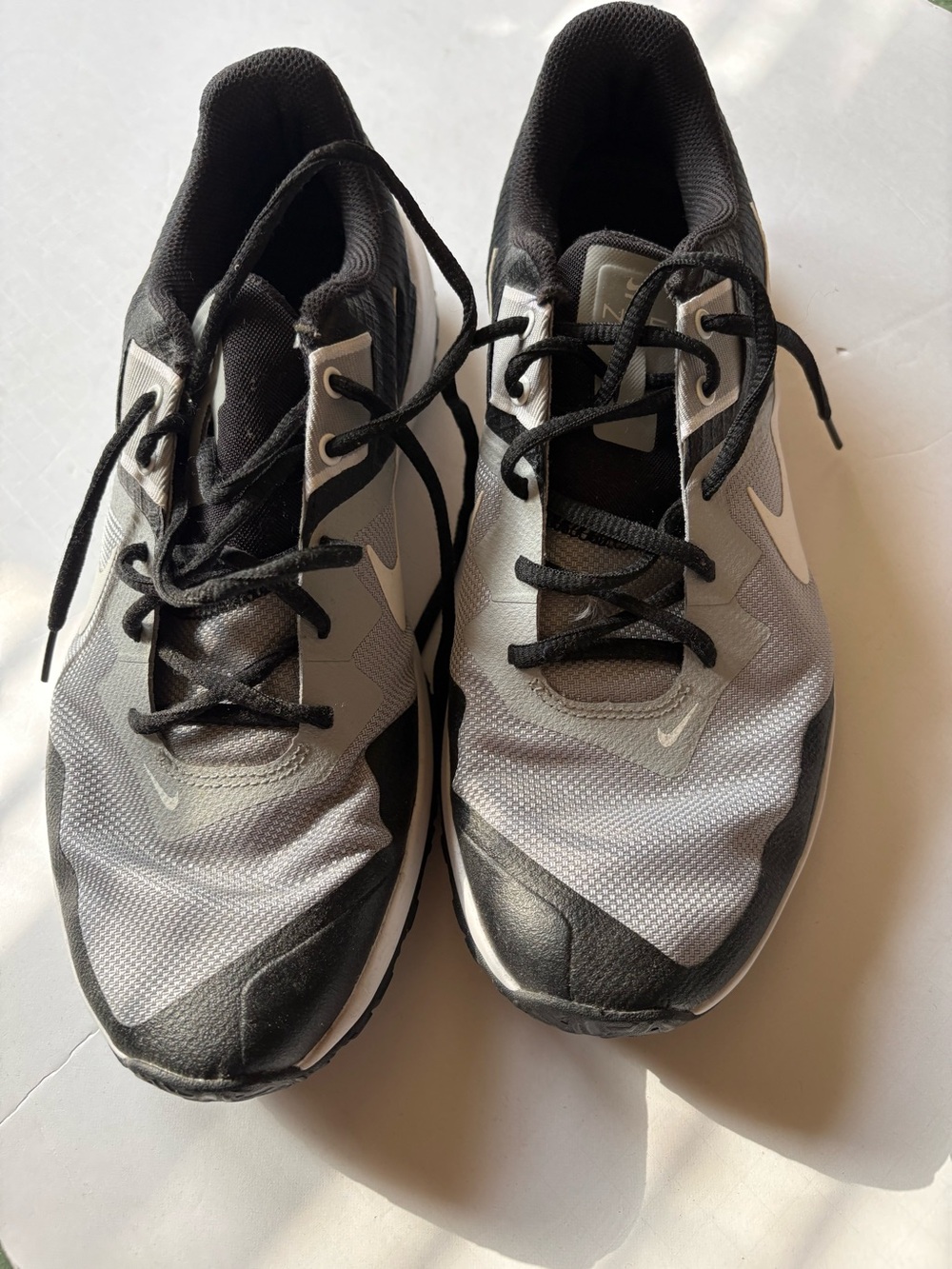 Nike Men's Black and Gray Athletic Running Shoes